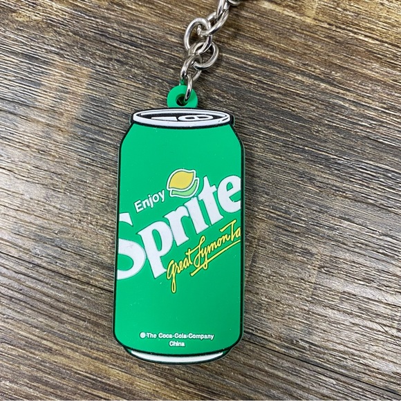 Green Can Keychain‎ - Picture 5 of 6